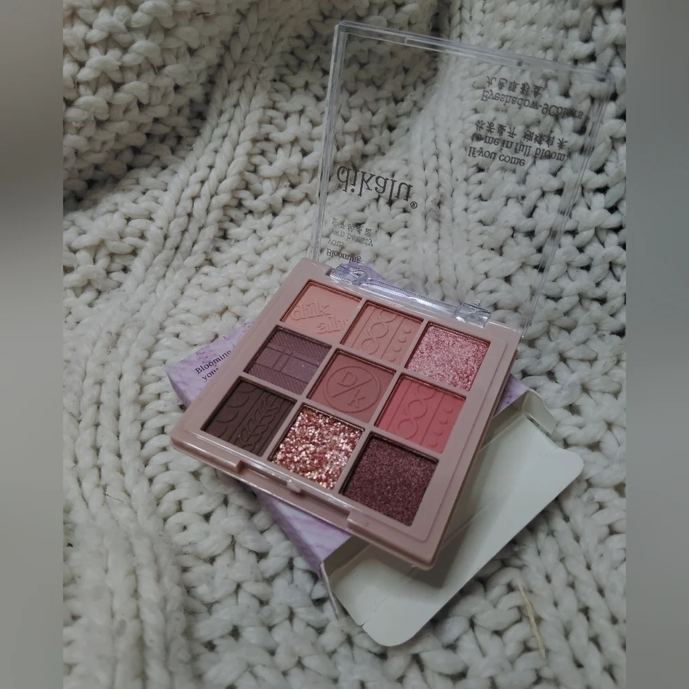 Pink and Brown Eyeshadow Palette Brand New Never Been Used!